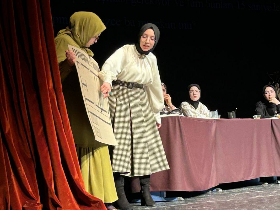 Konya'da lise öğrencileri tiyatroda çığır açtı! 13