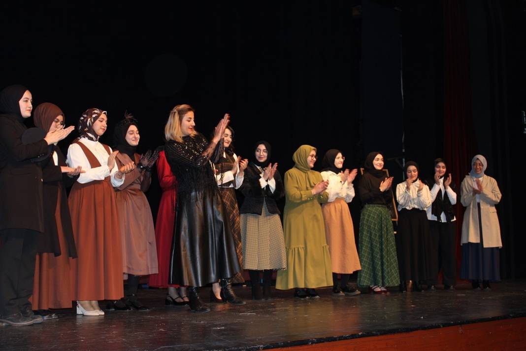 Konya'da lise öğrencileri tiyatroda çığır açtı! 4