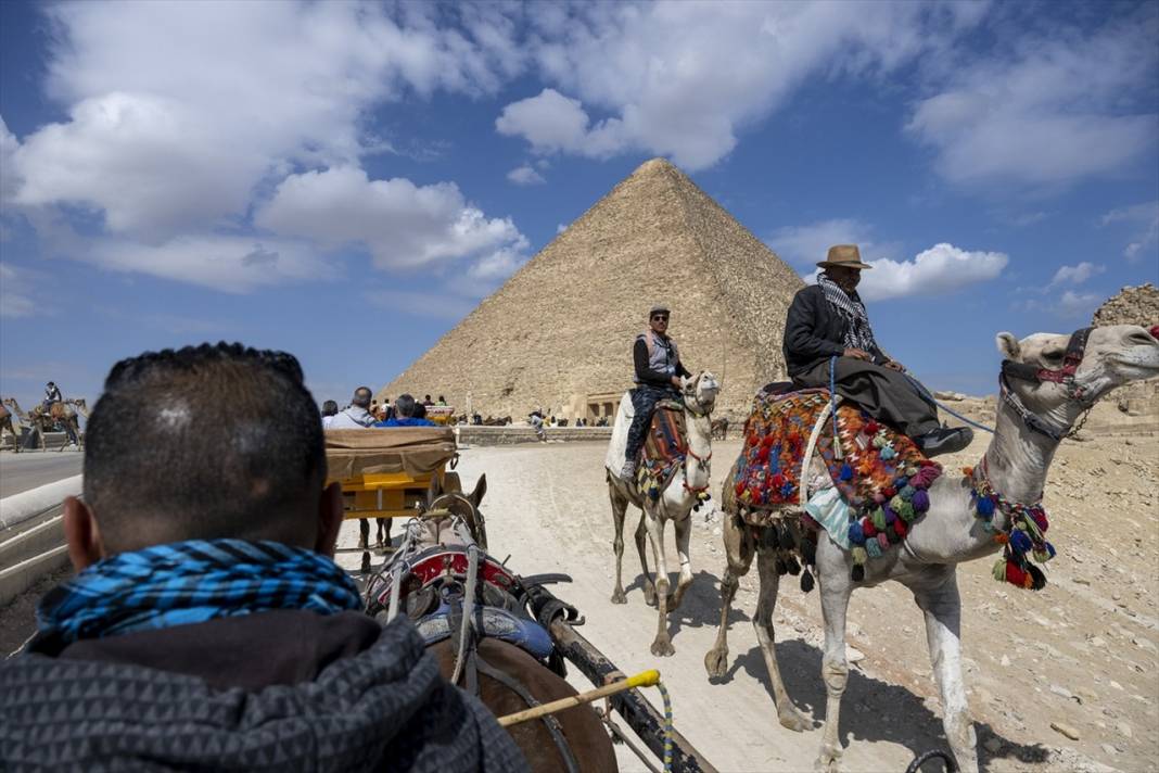 Yapımı 20 yıl sürdü... Mısır'ın çekim noktası: Giza piramitleri 2
