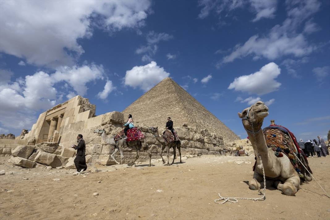 Yapımı 20 yıl sürdü... Mısır'ın çekim noktası: Giza piramitleri 4