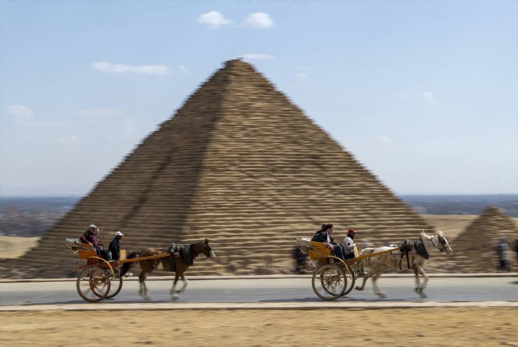 Yapımı 20 yıl sürdü... Mısır'ın çekim noktası: Giza piramitleri 5