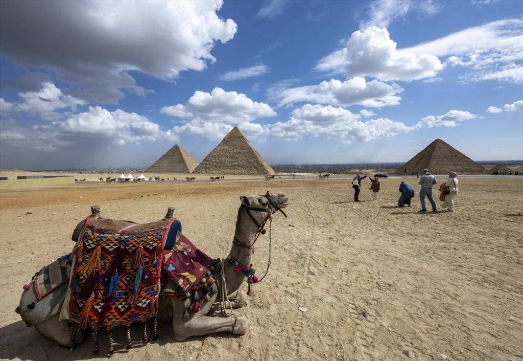 Yapımı 20 yıl sürdü... Mısır'ın çekim noktası: Giza piramitleri 7