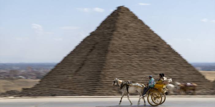 Yapımı 20 yıl sürdü... Mısır'ın çekim noktası: Giza piramitleri