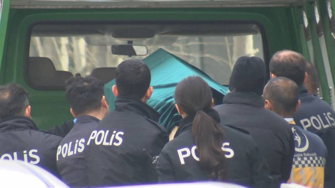 İstanbul'da olay... Otomobilde o halde bulundu, yakınları sinir krizi geçirdi 9