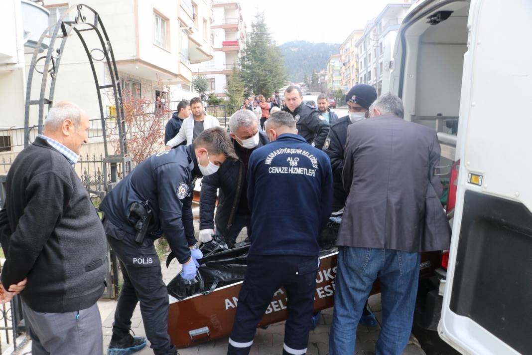 Ankara'da bastonlu adam dehşeti! Eşi ve oğlunu öldürdü... Sebebi ise... 11