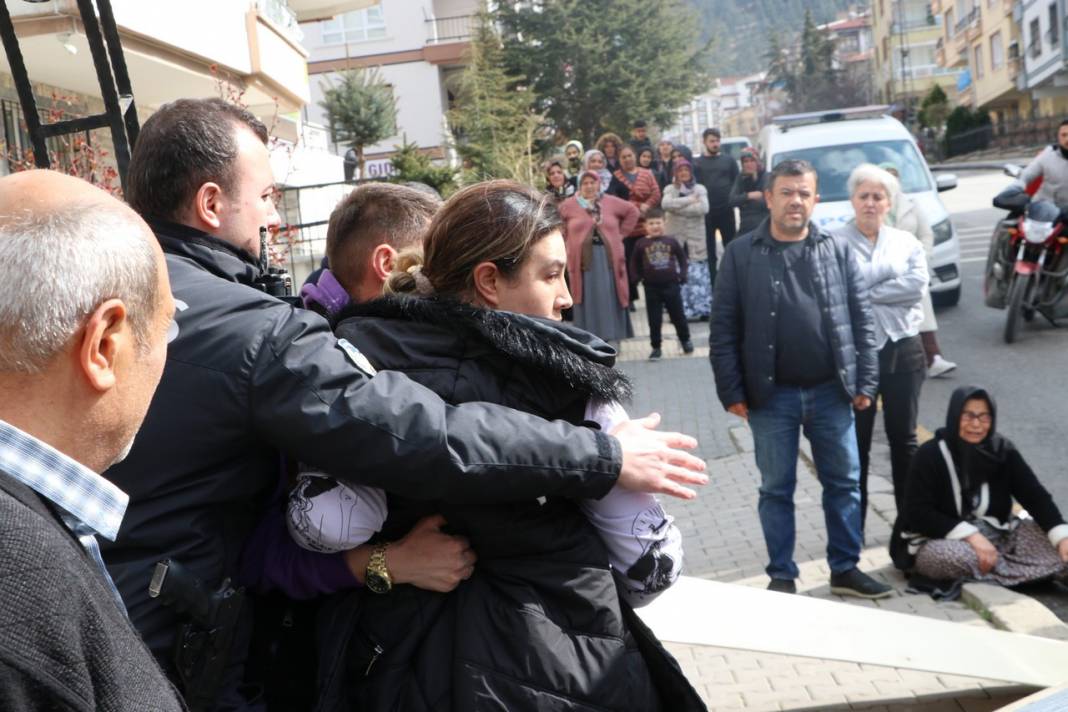 Ankara'da bastonlu adam dehşeti! Eşi ve oğlunu öldürdü... Sebebi ise... 7