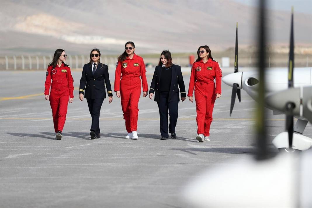 Geleceğin kadın kaptan pilotları Konya'da yetişiyor 14