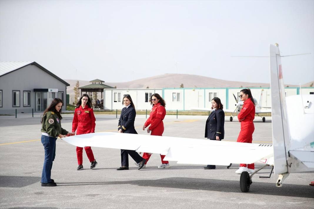 Geleceğin kadın kaptan pilotları Konya'da yetişiyor 15