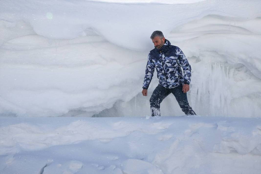 Hakkari'de kar kalınlığı 5 metreyi buldu 8