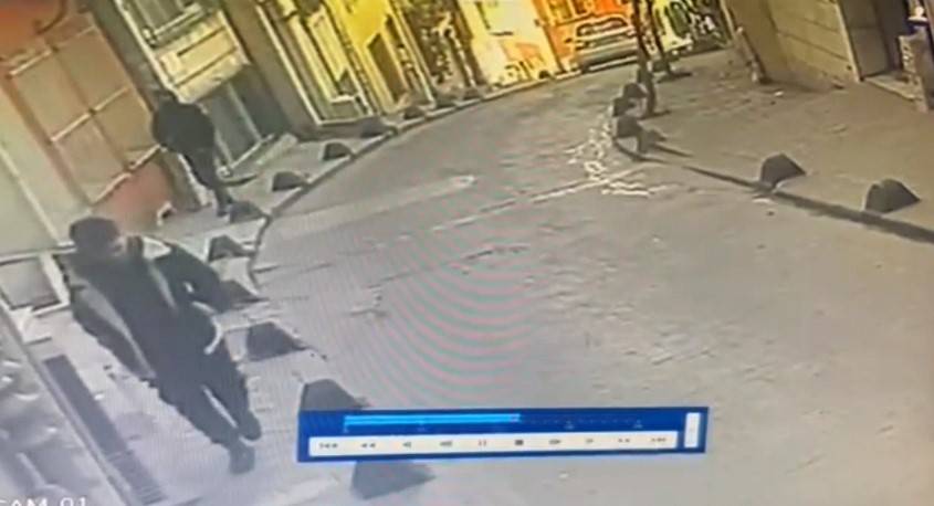 İstanbul’da film gibi olay kamerada: Yanlış adamı vurdu, el öperken yakalandı 1