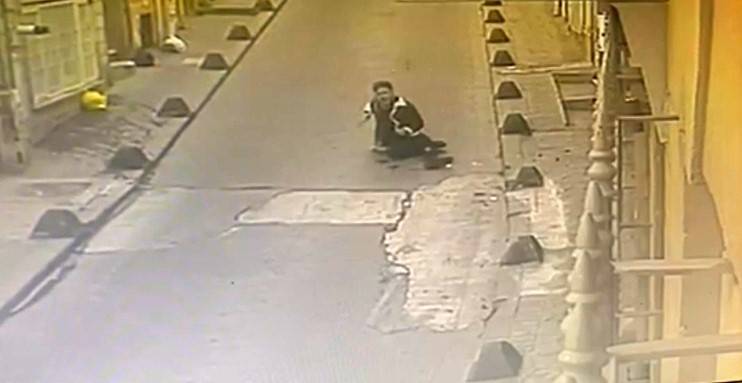 İstanbul’da film gibi olay kamerada: Yanlış adamı vurdu, el öperken yakalandı 5