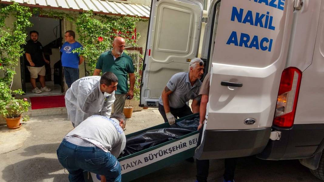 Antalya'da şüpheli ölüm! Odada o halde bulundu 5