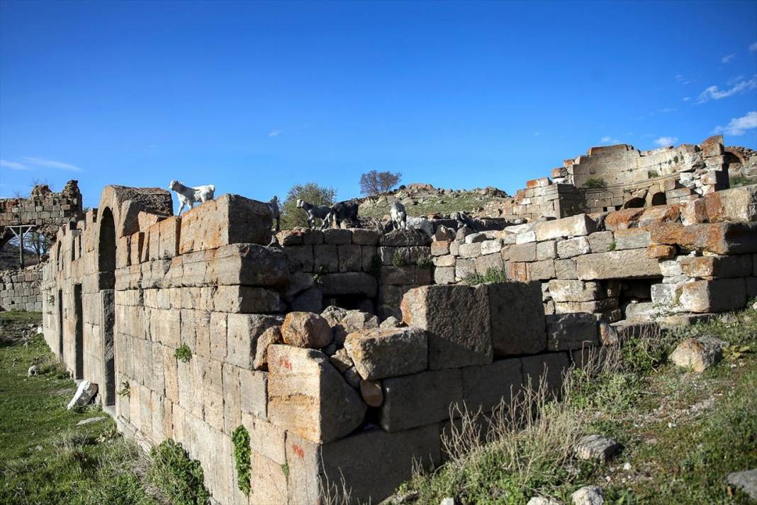 Konya-Karaman sınırında yeni tarihi yapılar tespit edildi 10