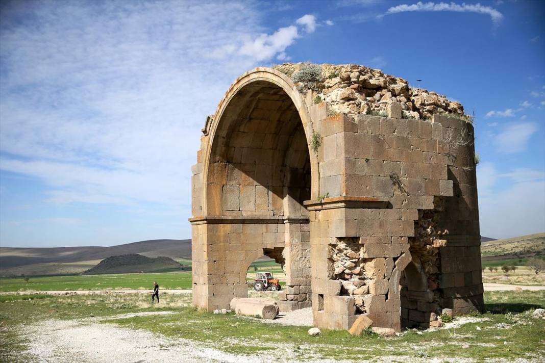 Konya-Karaman sınırında yeni tarihi yapılar tespit edildi 15