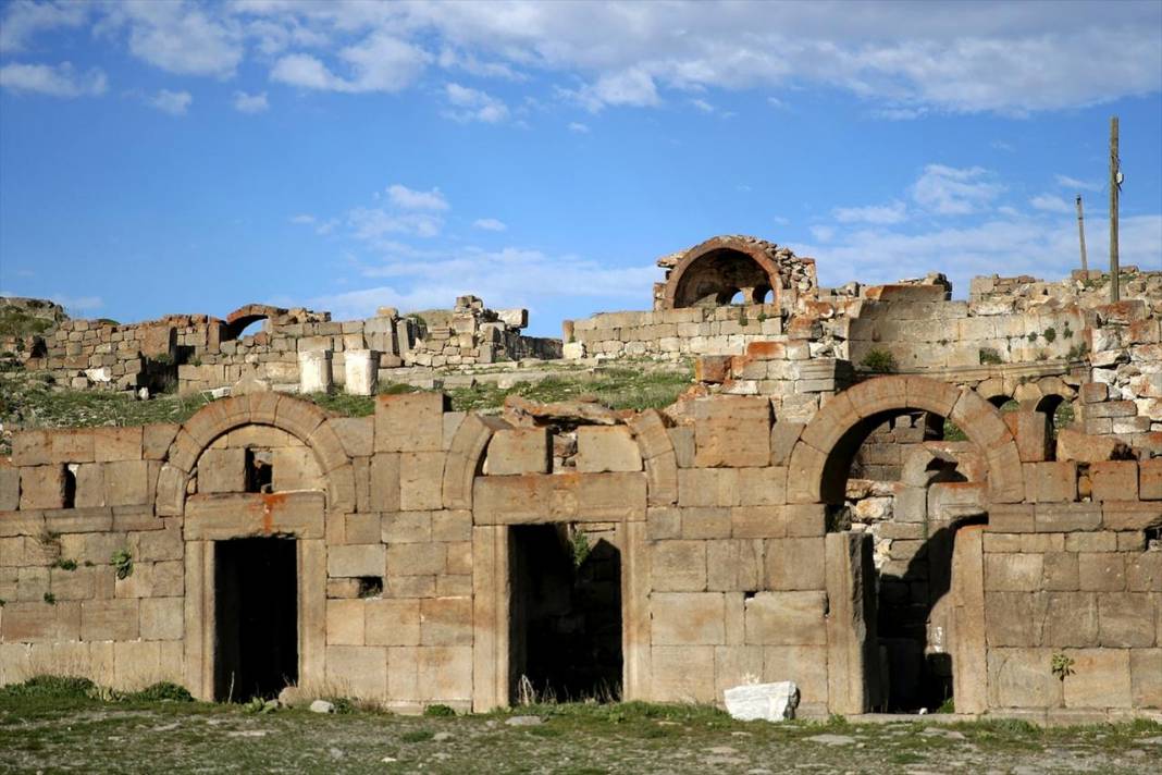 Konya-Karaman sınırında yeni tarihi yapılar tespit edildi 16