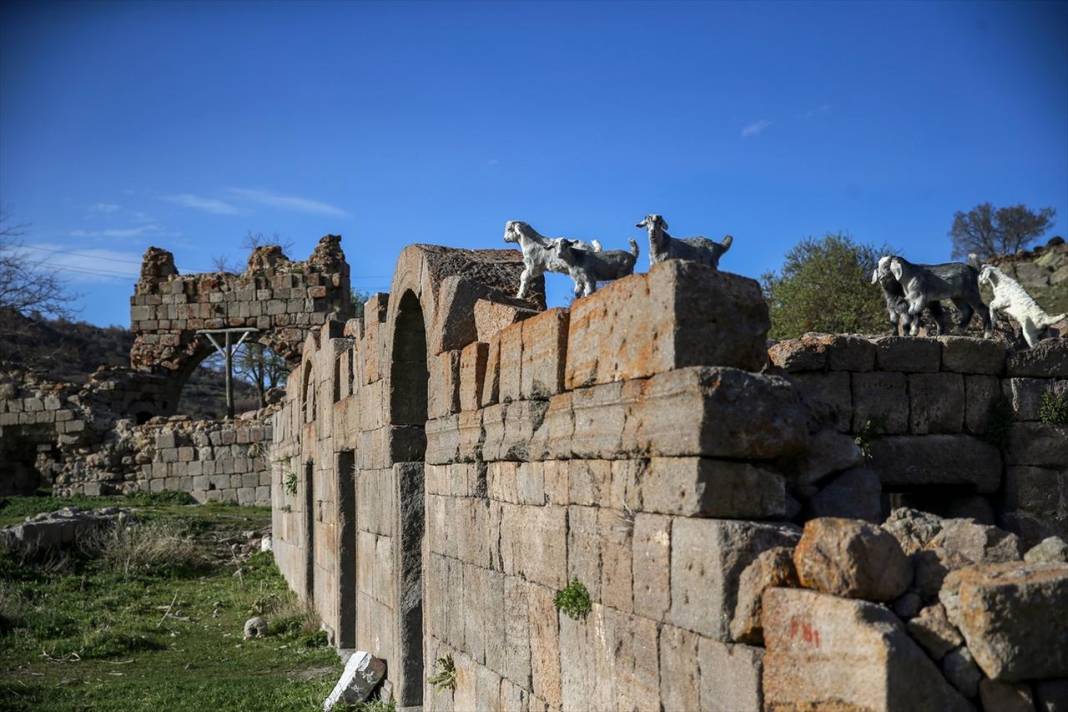 Konya-Karaman sınırında yeni tarihi yapılar tespit edildi 2