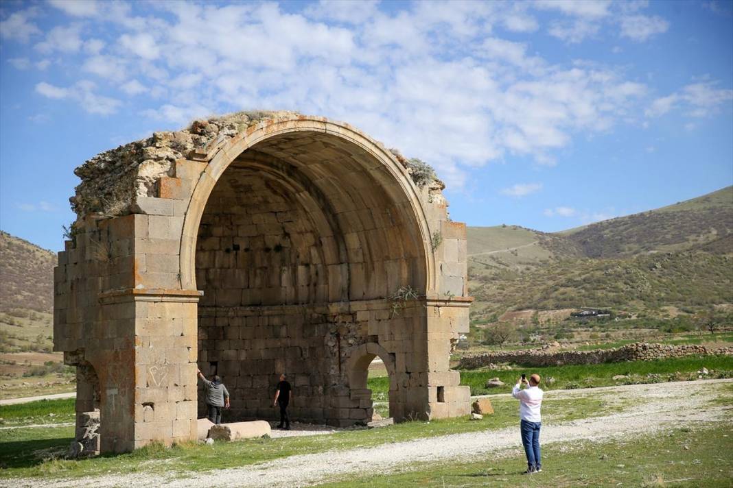 Konya-Karaman sınırında yeni tarihi yapılar tespit edildi 8
