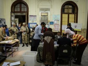 Mısır'daki anayasa referandumu sona erdi