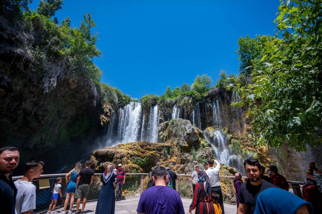 Doğa severlerin uğrak noktası Yer Köprü Şelalesi 1