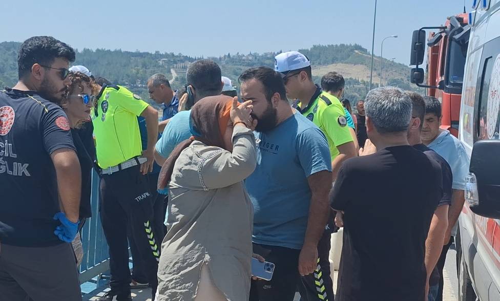 Adana'da otomobil göle düştü: Batuhan öldü, annesi, babası ve kardeşi kayıp 1