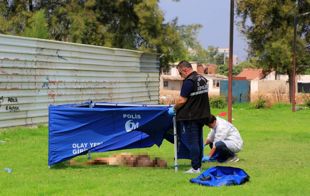 Antalya'da parkta ceset bulundu 4