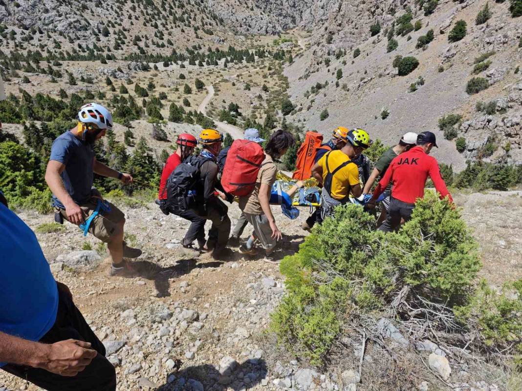 Niğde'de kayalıklardan düşerek can verdi 5