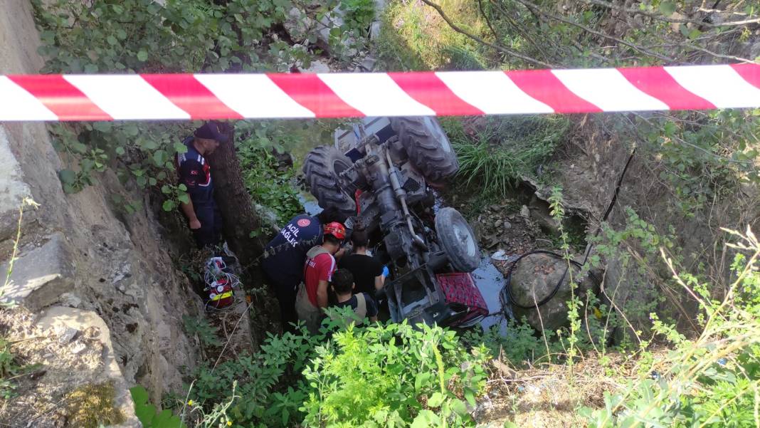 Bursa'da traktörün altında kalarak can verdi 3