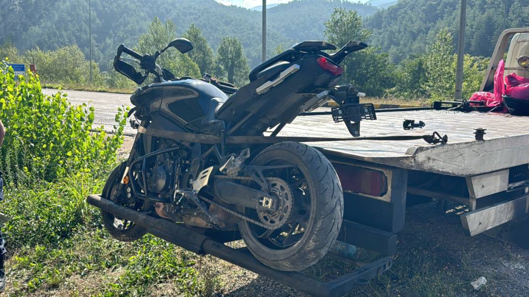 Karabük'te motosikleti devrilen sürücü, araçların çarpması sonucu öldü 1