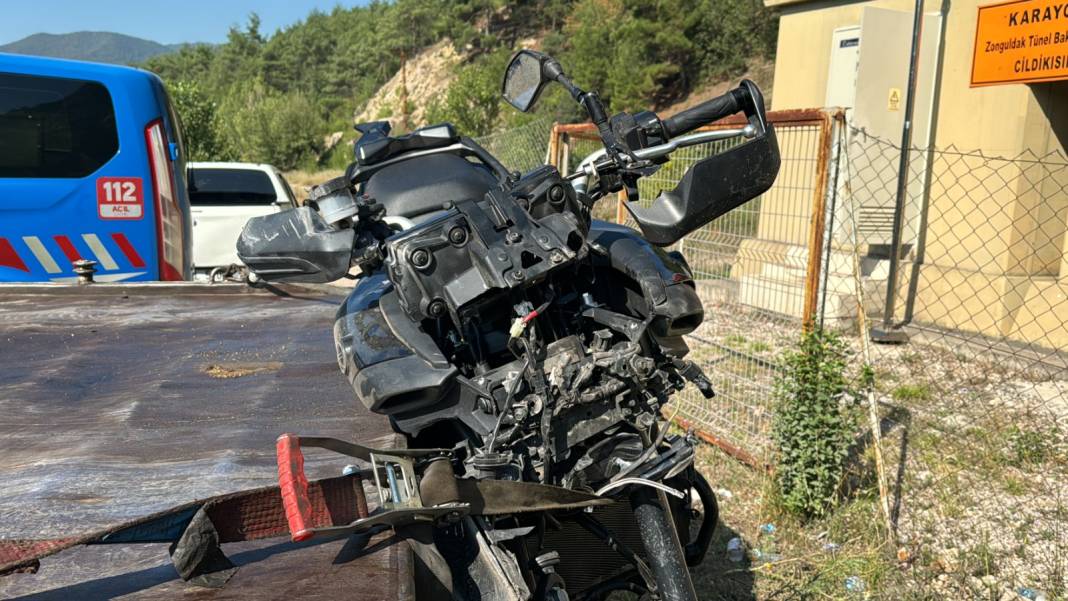 Karabük'te motosikleti devrilen sürücü, araçların çarpması sonucu öldü 2