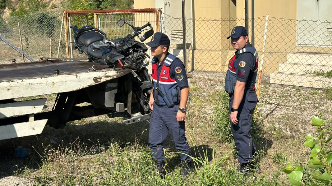 Karabük'te motosikleti devrilen sürücü, araçların çarpması sonucu öldü 3