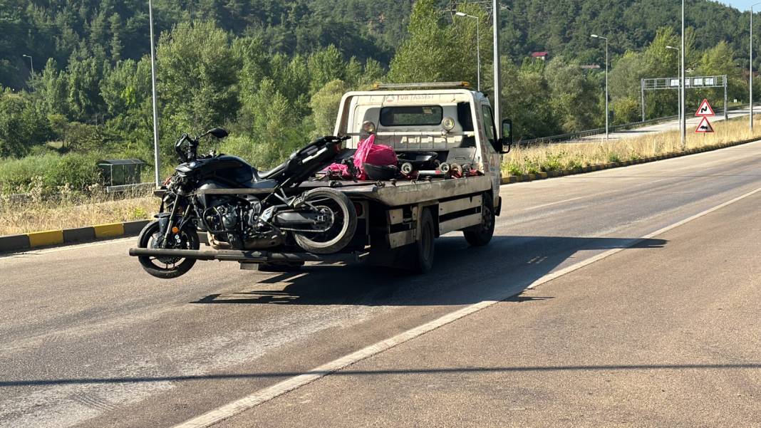 Karabük'te motosikleti devrilen sürücü, araçların çarpması sonucu öldü 5