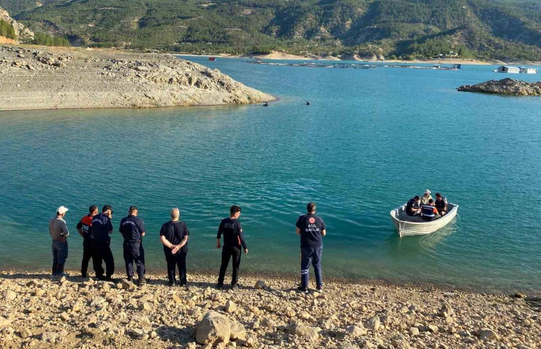 Karaman’da baraj gölüne giren genç boğuldu 4