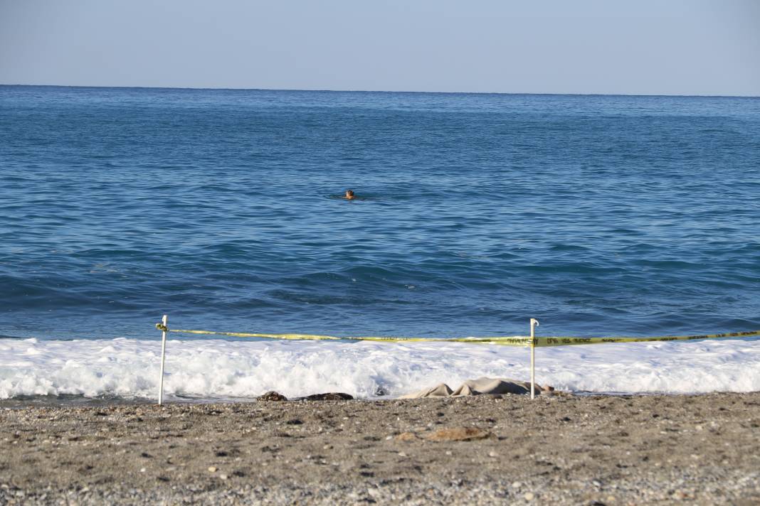 Antalya'da 20 yaşındaki gencin cansız bedeni kıyıya vurdu 12