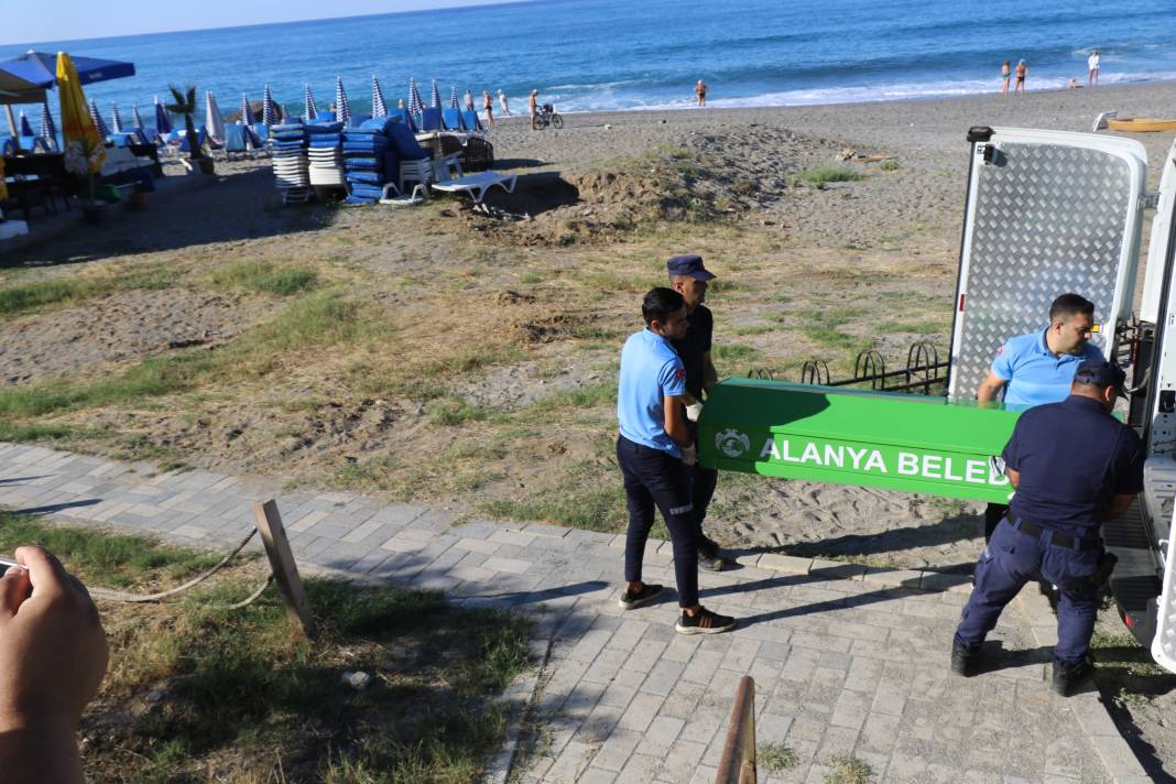 Antalya'da 20 yaşındaki gencin cansız bedeni kıyıya vurdu 4