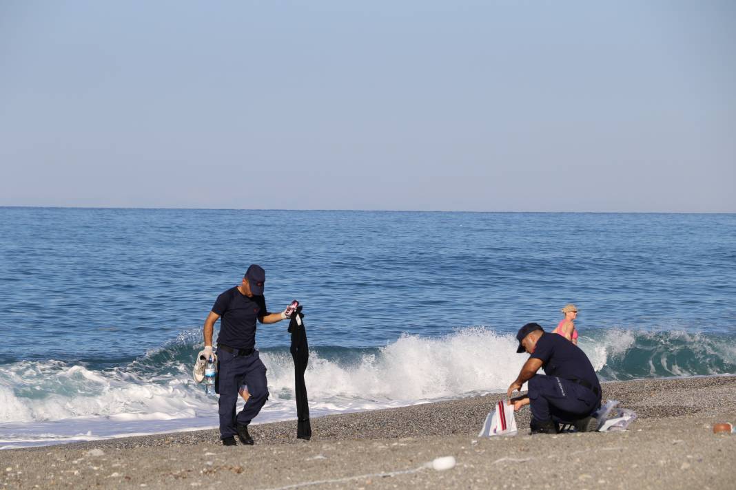 Antalya'da 20 yaşındaki gencin cansız bedeni kıyıya vurdu 6