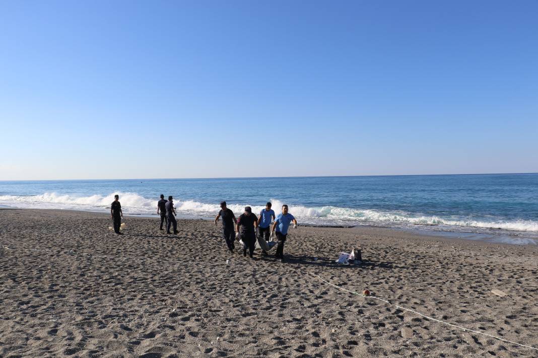 Antalya'da 20 yaşındaki gencin cansız bedeni kıyıya vurdu 7