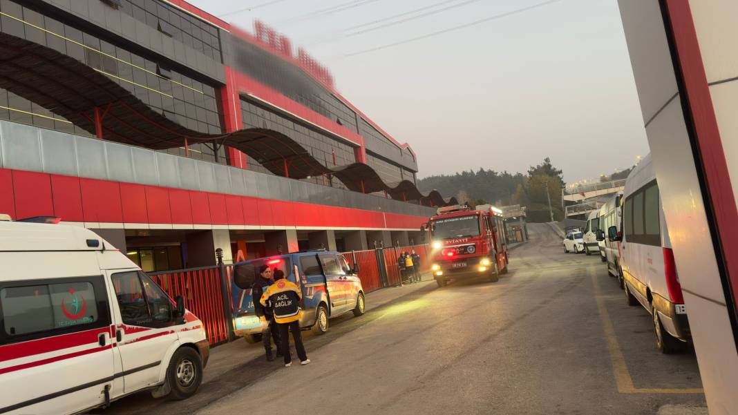 Bursa'da yangın çıkan okulda bir kişinin cesedi bulundu 1