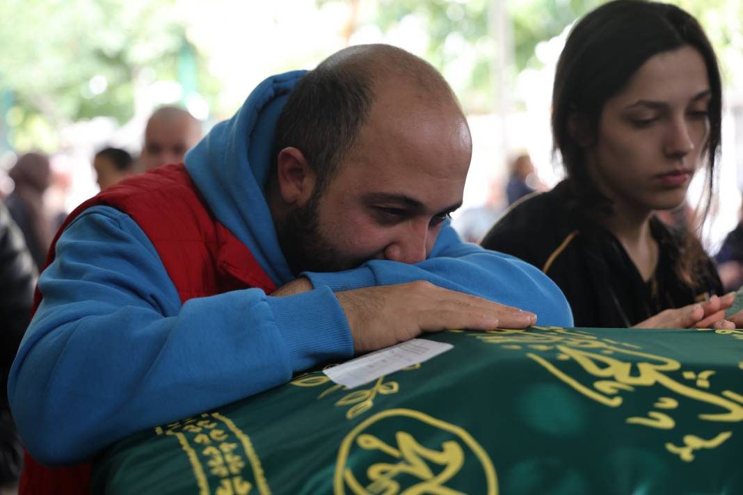 İzmir'de gözyaşları sel oldu... O bir melekti, toprak geldi, toprak gidiyor 5