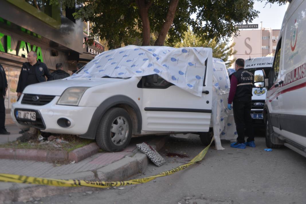 Adana'da bir kadın eski sevgilisinin nişanlanmasını kaldıramadı: 2 ölü 9