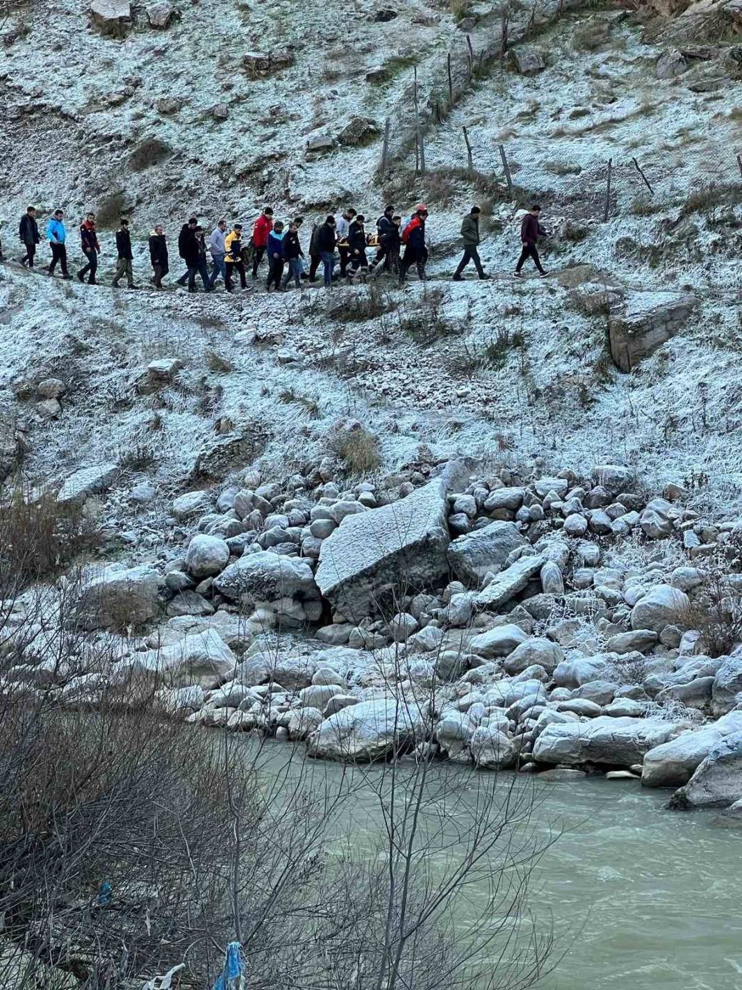 Hakkari’deki gençten yürek yakan haber! Hayatını kaybetti 3