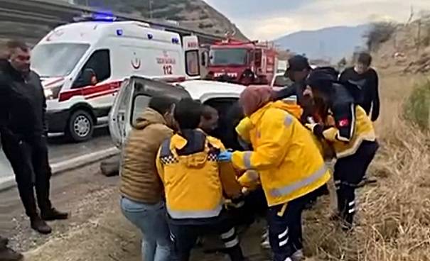 Osmaniye'de hafif ticari araç ile TIR çarpıştı; 1 ölü, 3 yaralı 1