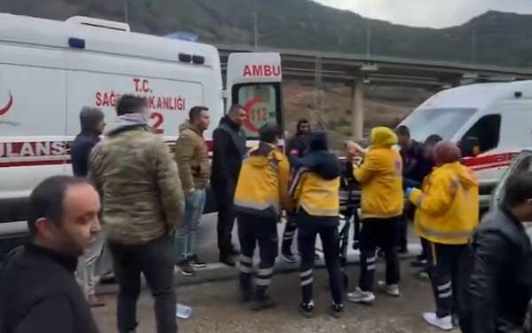 Osmaniye'de hafif ticari araç ile TIR çarpıştı; 1 ölü, 3 yaralı 7