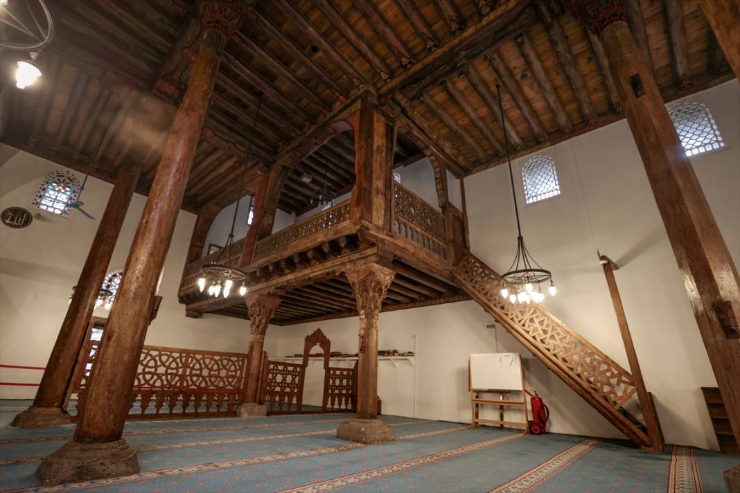 Eşrefoğlu Camisi kuşatmalarda tahliyeyi sağlayacak şekilde tasarlanmış 5