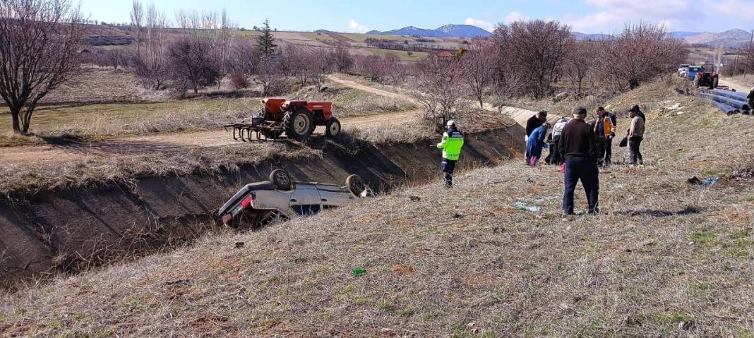 Otomobilin çarptığı yaya, sulama kanalına düşerek can verdi 6