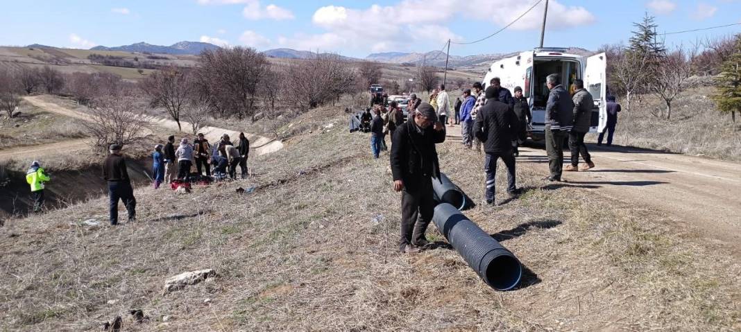 Otomobilin çarptığı yaya, sulama kanalına düşerek can verdi 7