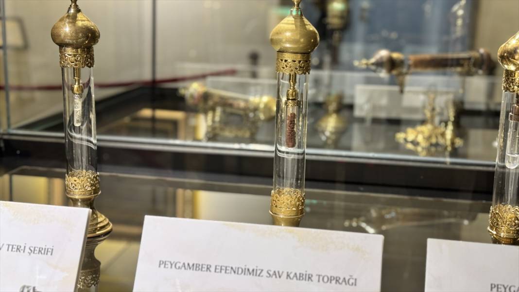 Konya'da "Mukaddes Emanetler" sergisi açıldı 2