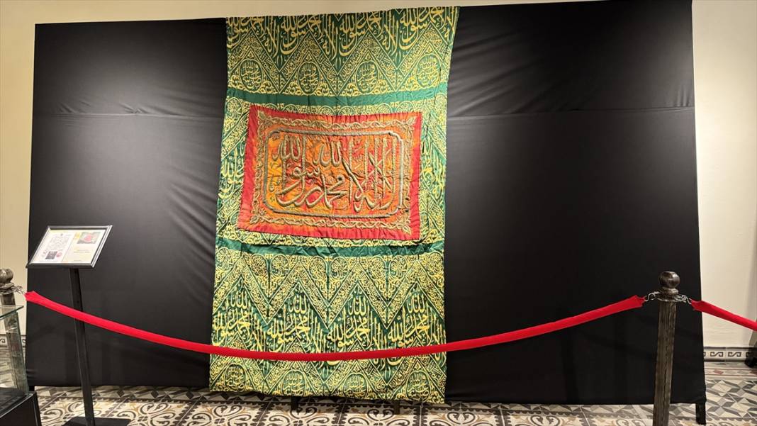 Konya'da "Mukaddes Emanetler" sergisi açıldı 3