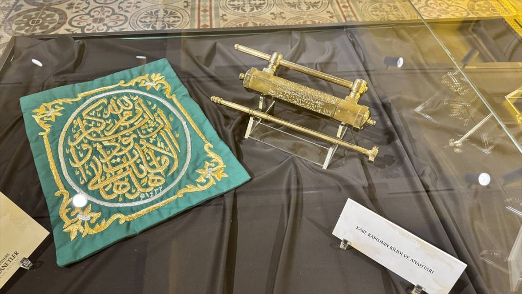 Konya'da "Mukaddes Emanetler" sergisi açıldı 4
