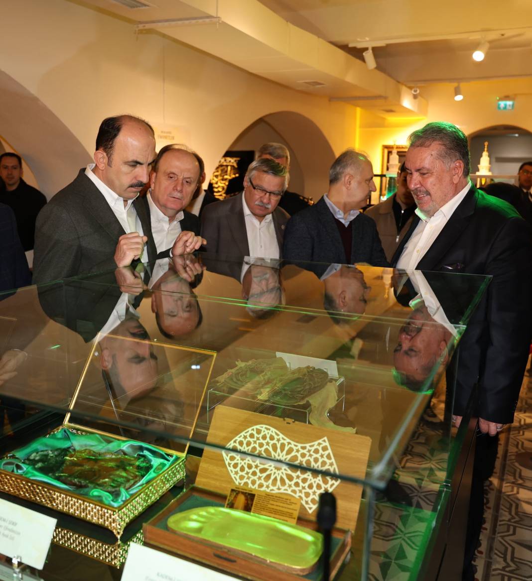 Konya'da "Mukaddes Emanetler" sergisi açıldı 8