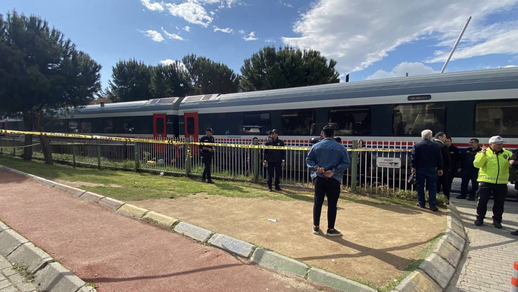 Karşıya geçmek isterken... Tren çarptı, hayatını kaybetti! 3